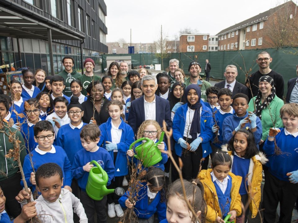 Mayor of London visits our Planting Healthy Air Project